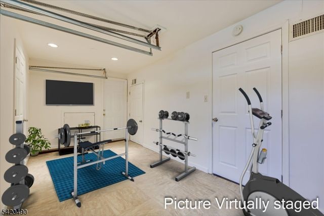 63 Arden St, Franklin Twp., NJ 08873