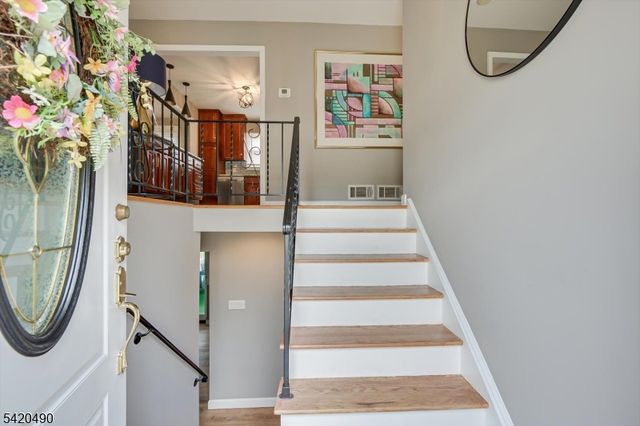 63 Arden St, Franklin Twp., NJ 08873