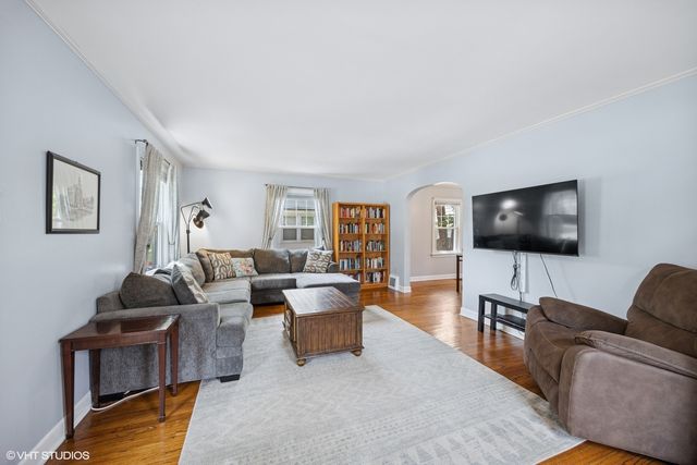 1300 Highridge Parkway, Westchester, IL 60154