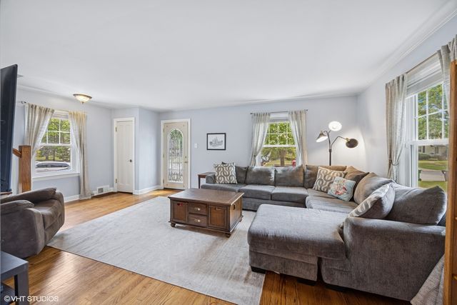 1300 Highridge Parkway, Westchester, IL 60154