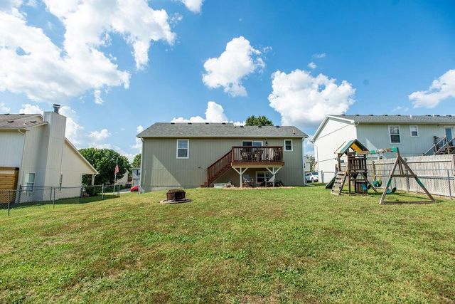 207 SUMMER Place, Warrensburg, MO 64093
