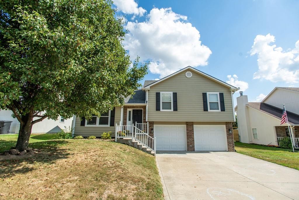 207 SUMMER Place, Warrensburg, MO 64093