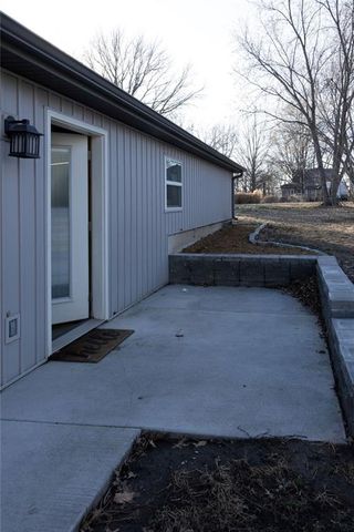 511 S 2nd Street, Odessa, MO 64076