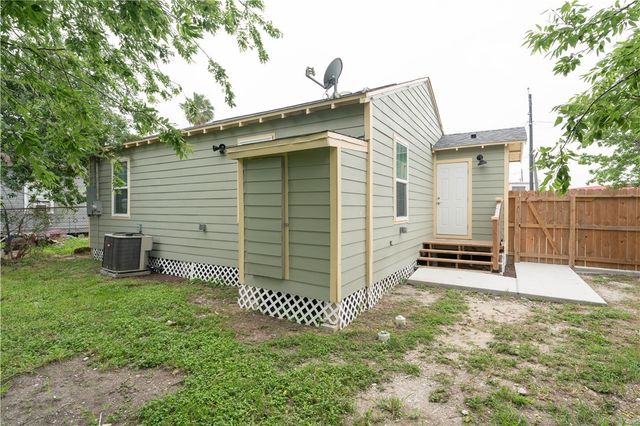 2818 Cleo St, Corpus Christi, TX 78405