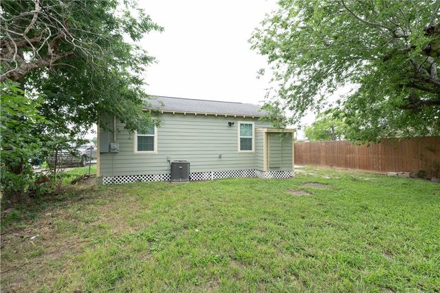 2818 Cleo St, Corpus Christi, TX 78405