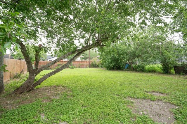 2818 Cleo St, Corpus Christi, TX 78405
