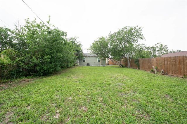 2818 Cleo St, Corpus Christi, TX 78405