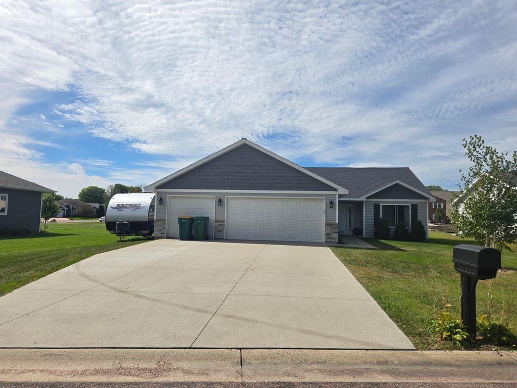124 Kenna Drive, Le Sueur, MN 56058 — exterior