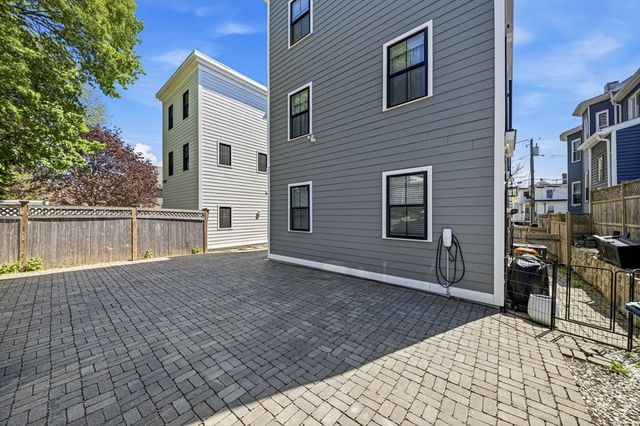 51 Oliver St 2, Somerville, MA 02145