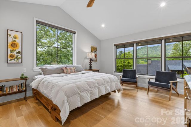 18 Wordsworth Road, Black Mountain, NC 28711