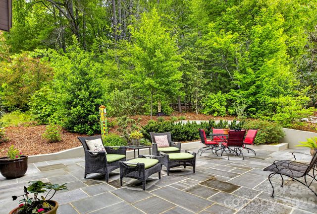 18 Wordsworth Road, Black Mountain, NC 28711