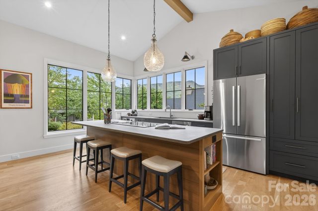 18 Wordsworth Road, Black Mountain, NC 28711
