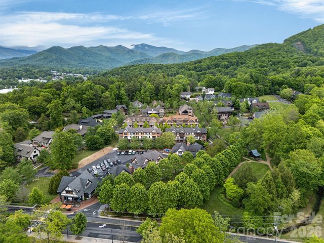 18 Wordsworth Road, Black Mountain, NC 28711