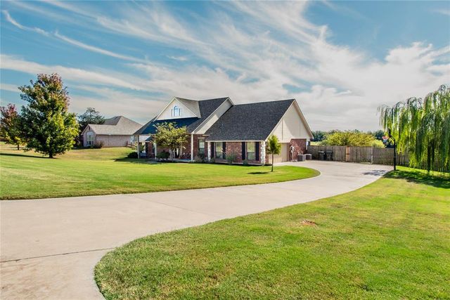 1705 Twin Spires Trail, Guthrie, OK 73044