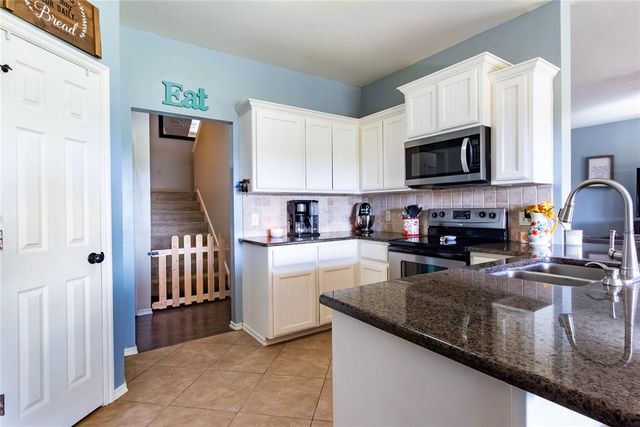 1705 Twin Spires Trail, Guthrie, OK 73044