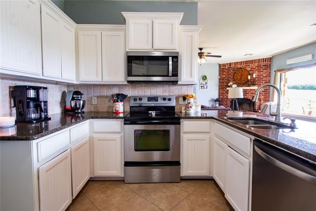 1705 Twin Spires Trail, Guthrie, OK 73044