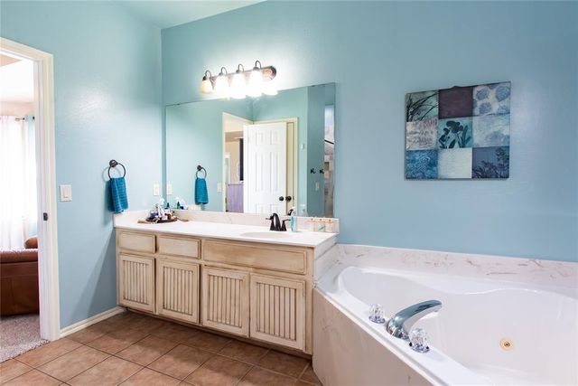 1705 Twin Spires Trail, Guthrie, OK 73044