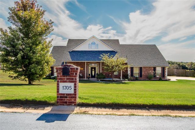 1705 Twin Spires Trail, Guthrie, OK 73044