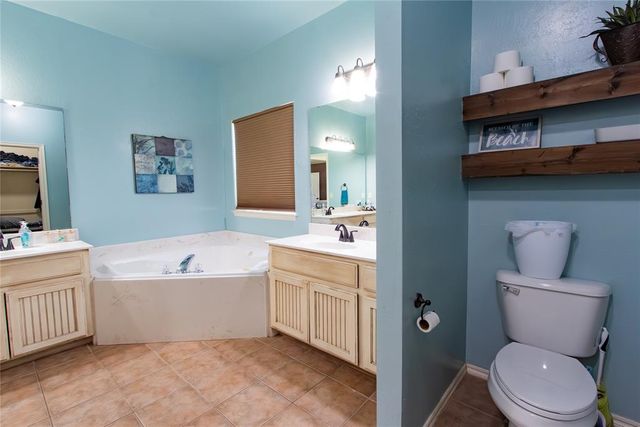 1705 Twin Spires Trail, Guthrie, OK 73044