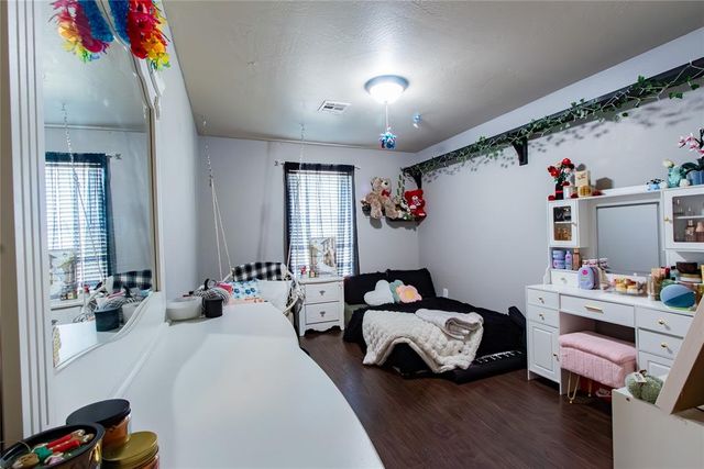 1705 Twin Spires Trail, Guthrie, OK 73044