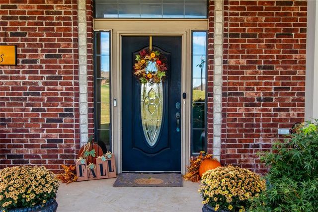 1705 Twin Spires Trail, Guthrie, OK 73044