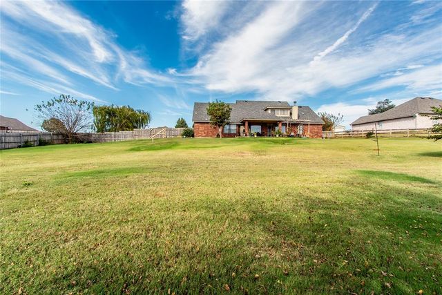 1705 Twin Spires Trail, Guthrie, OK 73044