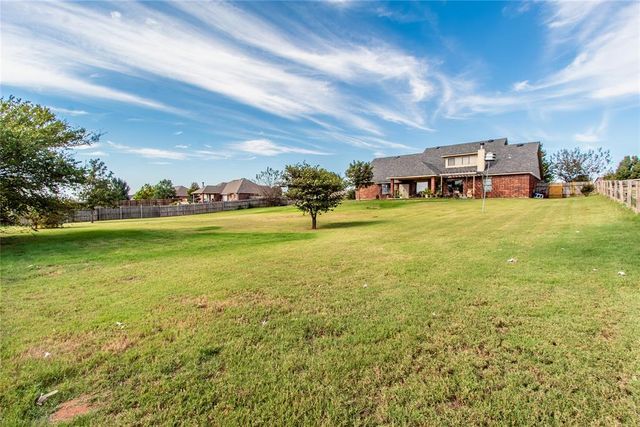 1705 Twin Spires Trail, Guthrie, OK 73044