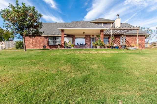1705 Twin Spires Trail, Guthrie, OK 73044