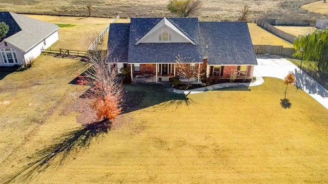 1705 Twin Spires Trail, Guthrie, OK 73044