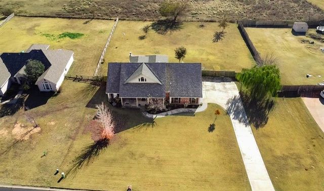 1705 Twin Spires Trail, Guthrie, OK 73044