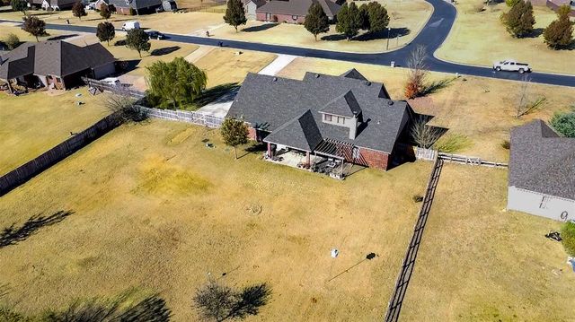 1705 Twin Spires Trail, Guthrie, OK 73044