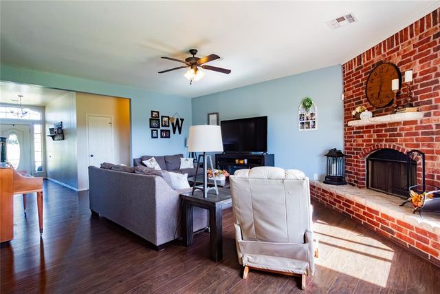 1705 Twin Spires Trail, Guthrie, OK 73044