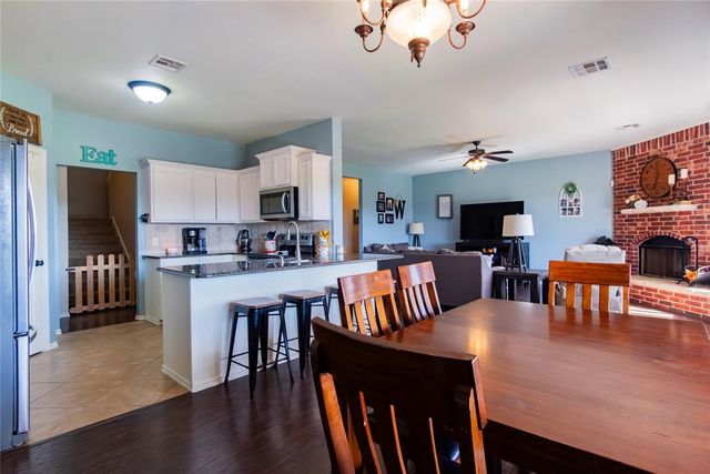 1705 Twin Spires Trail, Guthrie, OK 73044