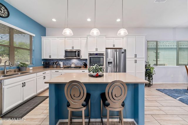 2496 W Music Mountains Drive, Green Valley, AZ 85622