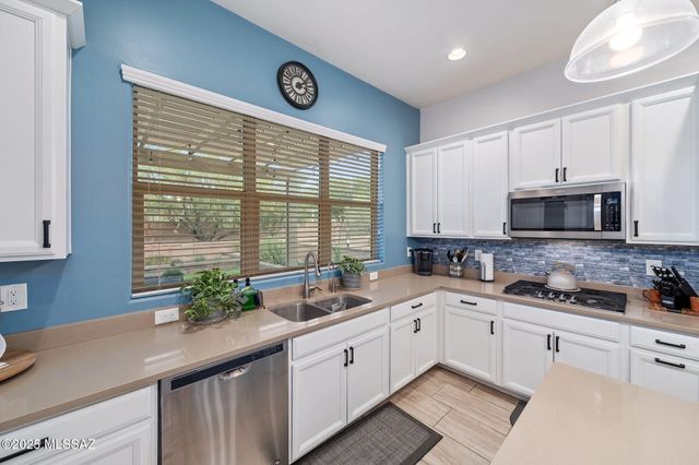 2496 W Music Mountains Drive, Green Valley, AZ 85622