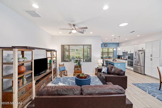 2496 W Music Mountains Drive, Green Valley, AZ 85622