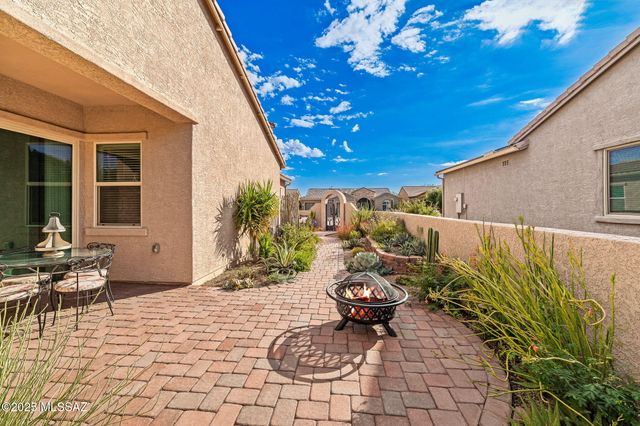 2496 W Music Mountains Drive, Green Valley, AZ 85622