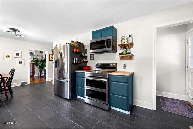 222 Northeast Stonewall Heights, Abingdon, VA 24210