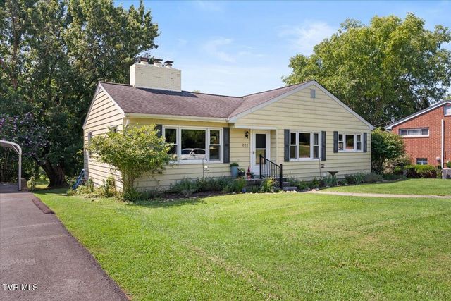 222 Northeast Stonewall Heights, Abingdon, VA 24210