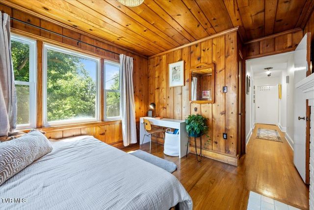 222 Northeast Stonewall Heights, Abingdon, VA 24210