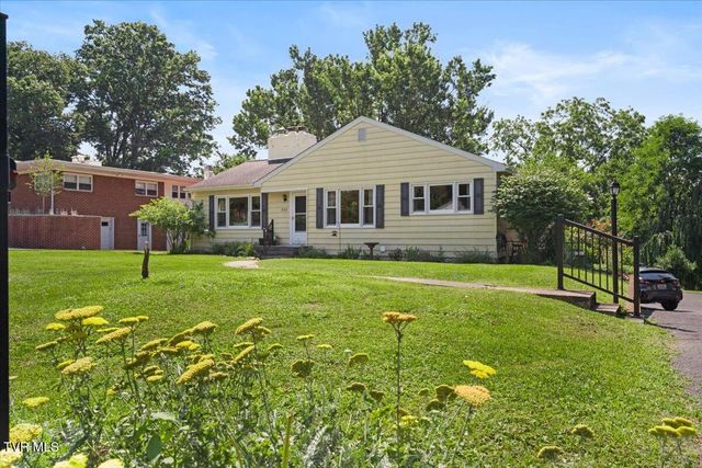 222 Northeast Stonewall Heights, Abingdon, VA 24210