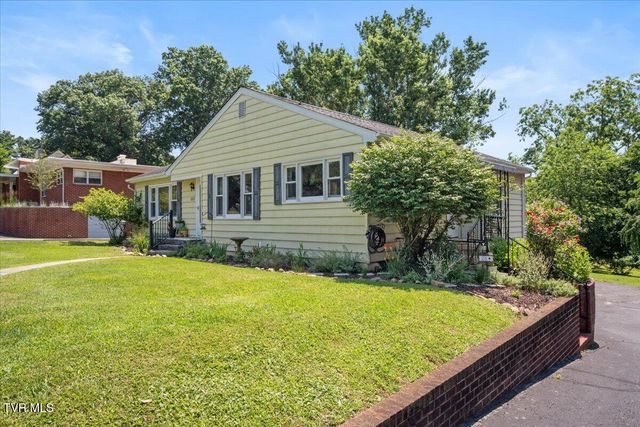 222 Northeast Stonewall Heights, Abingdon, VA 24210