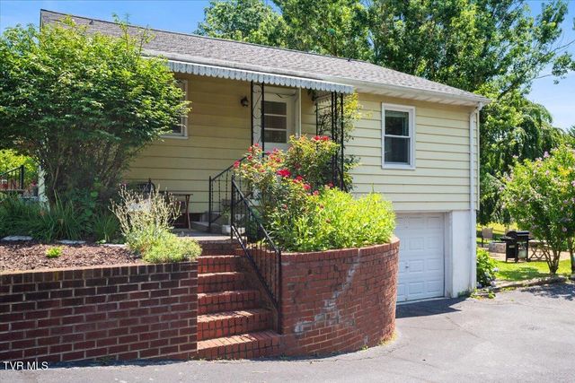 222 Northeast Stonewall Heights, Abingdon, VA 24210
