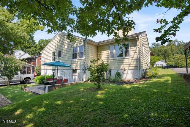 222 Northeast Stonewall Heights, Abingdon, VA 24210