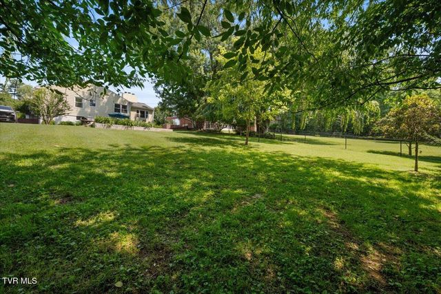 222 Northeast Stonewall Heights, Abingdon, VA 24210