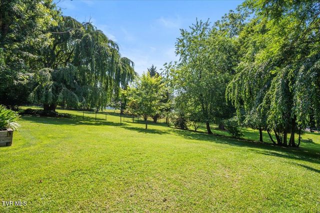 222 Northeast Stonewall Heights, Abingdon, VA 24210
