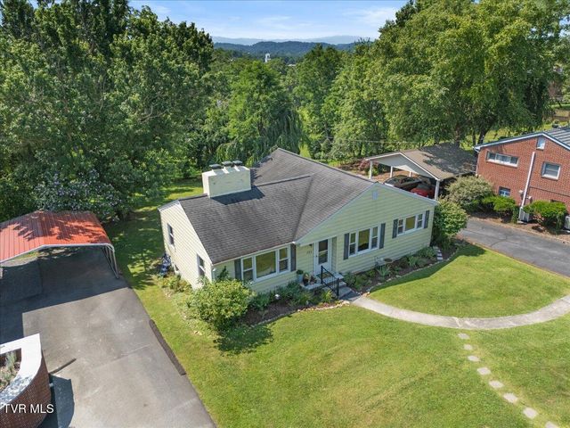 222 Northeast Stonewall Heights, Abingdon, VA 24210