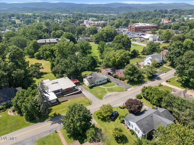 222 Northeast Stonewall Heights, Abingdon, VA 24210