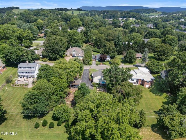 222 Northeast Stonewall Heights, Abingdon, VA 24210