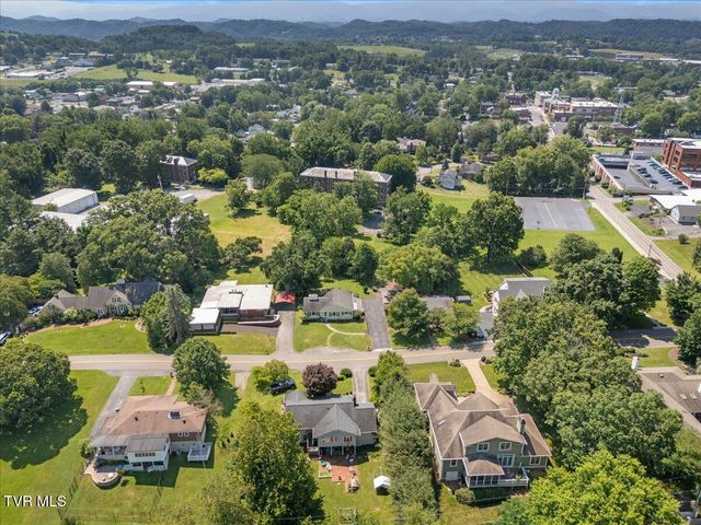 222 Northeast Stonewall Heights, Abingdon, VA 24210